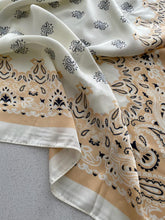 Load image into Gallery viewer, Paisley scarf